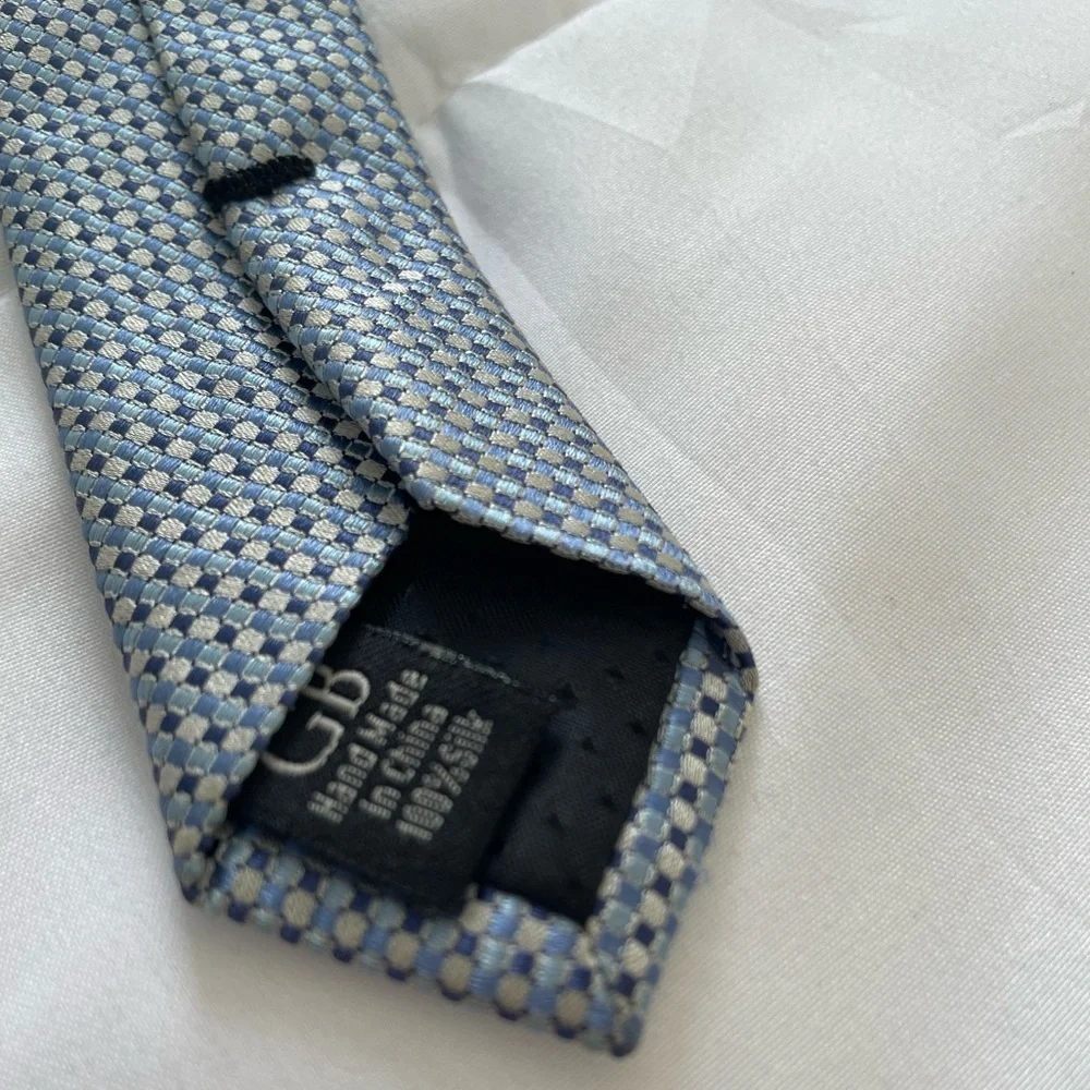 NWT Geoffrey Beene Geometric Satin weave Blue and Silver Tie